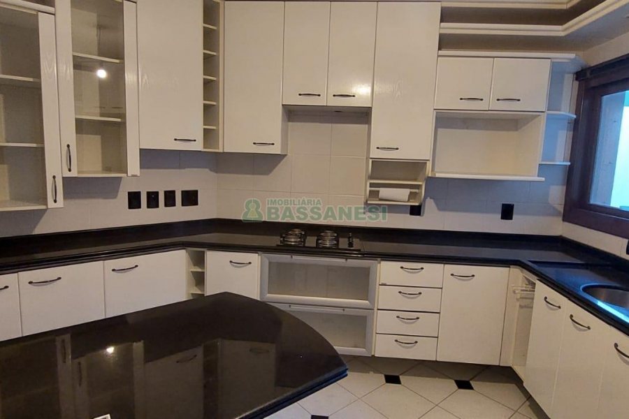 Apartamento com 97m², 3 dormitórios, 1 vaga, no bairro Universitário em Caxias do Sul para Alugar