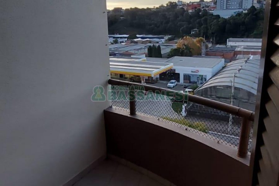 Apartamento com 97m², 3 dormitórios, 1 vaga, no bairro Universitário em Caxias do Sul para Alugar
