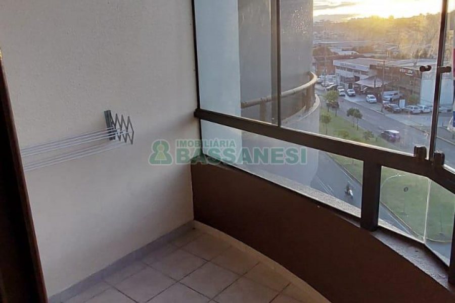 Apartamento com 97m², 3 dormitórios, 1 vaga, no bairro Universitário em Caxias do Sul para Alugar