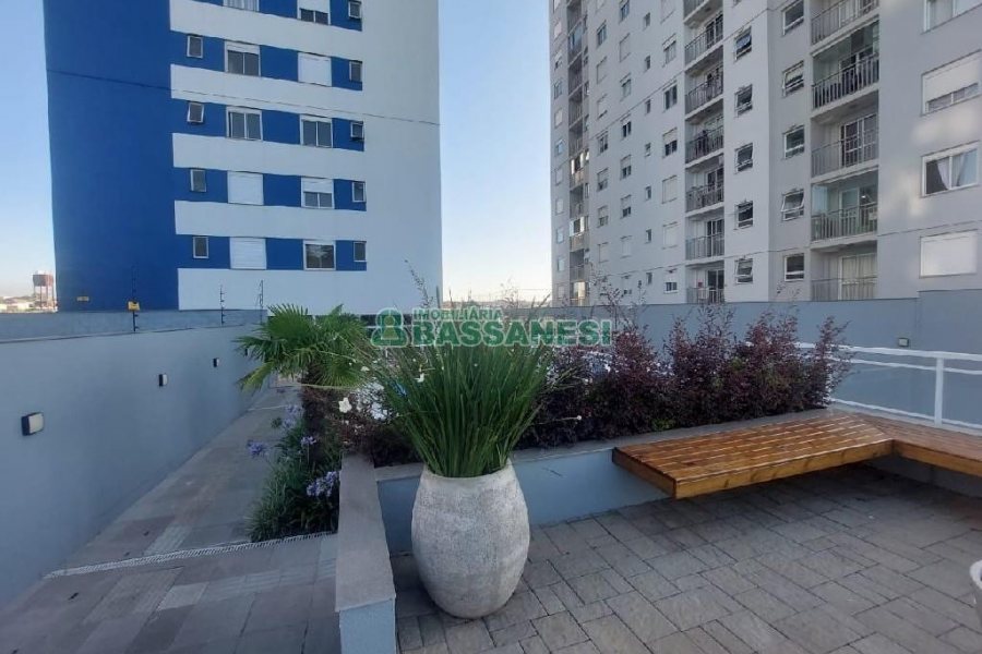 Apto Mobiliado com 55m², 2 dormitórios, 1 vaga, no bairro De Lazzer em Caxias do Sul para Alugar