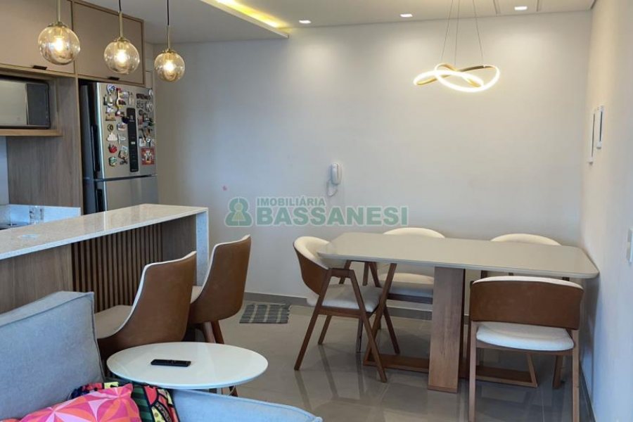 Apto Mobiliado com 55m², 2 dormitórios, 1 vaga, no bairro De Lazzer em Caxias do Sul para Alugar