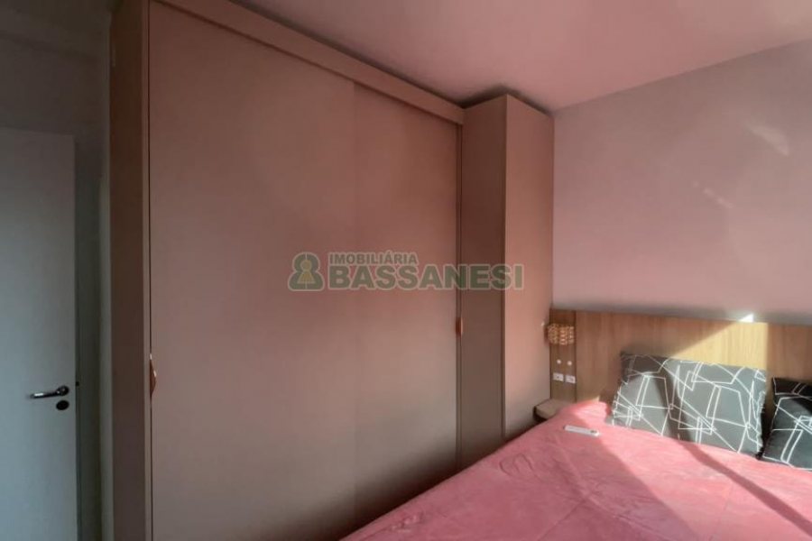 Apto Mobiliado com 55m², 2 dormitórios, 1 vaga, no bairro De Lazzer em Caxias do Sul para Alugar