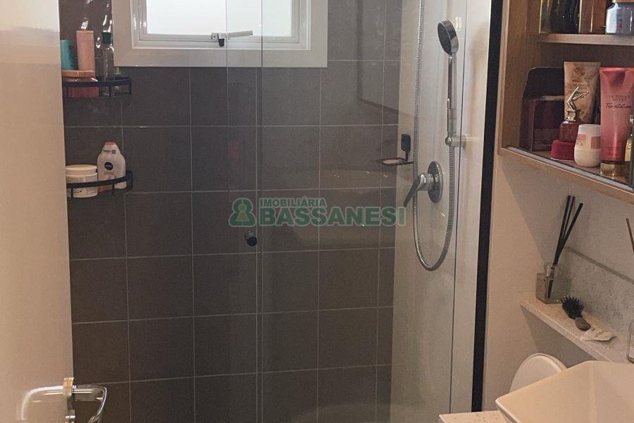 Apto Mobiliado com 55m², 2 dormitórios, 1 vaga, no bairro De Lazzer em Caxias do Sul para Alugar