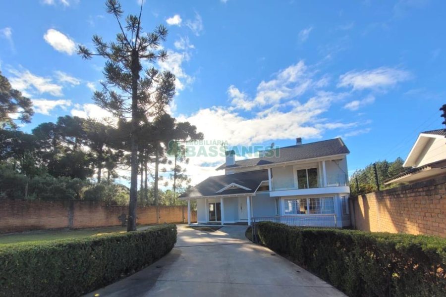 Casa com 225m², 3 dormitórios, 2 vagas, no bairro Vila Hipica em Caxias do Sul para Comprar