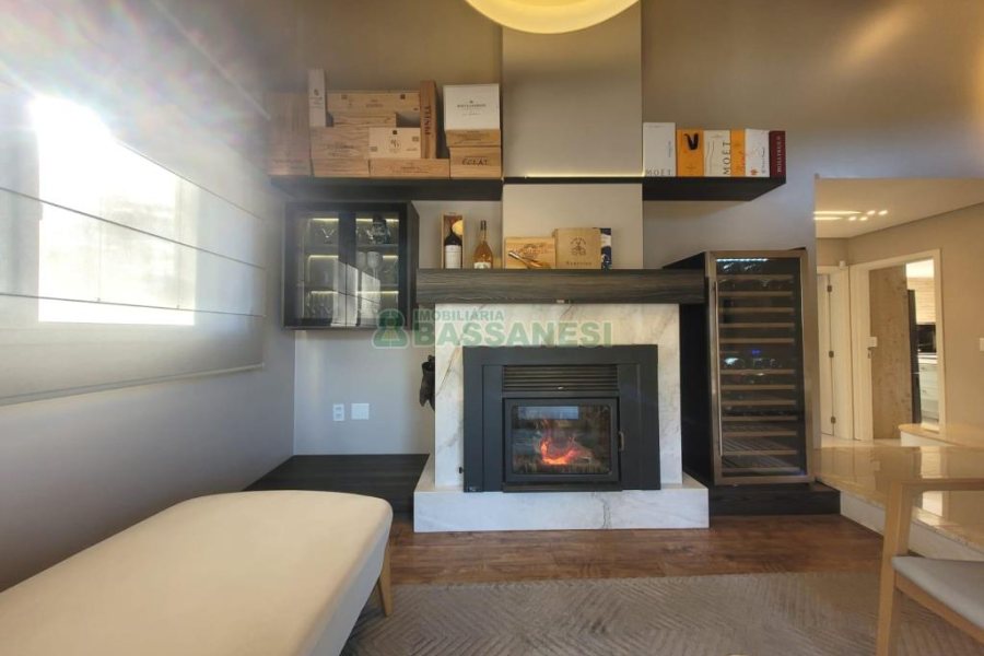 Casa com 225m², 3 dormitórios, 2 vagas, no bairro Vila Hipica em Caxias do Sul para Comprar