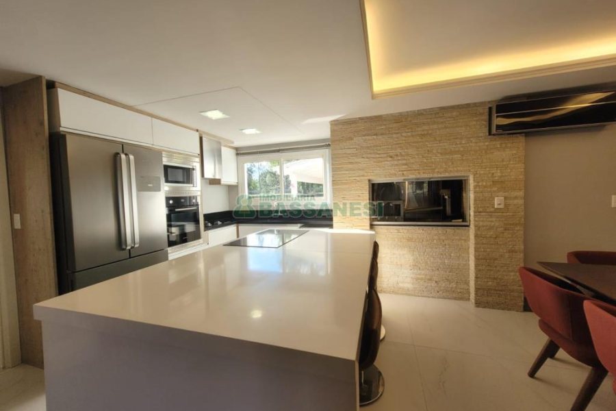 Casa com 225m², 3 dormitórios, 2 vagas, no bairro Vila Hipica em Caxias do Sul para Comprar