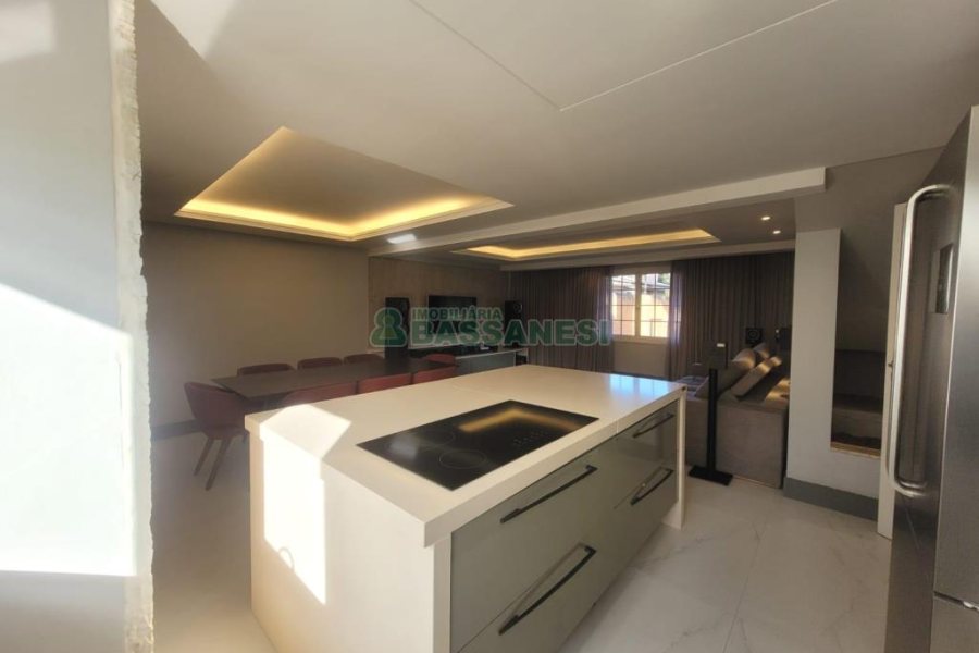 Casa com 225m², 3 dormitórios, 2 vagas, no bairro Vila Hipica em Caxias do Sul para Comprar