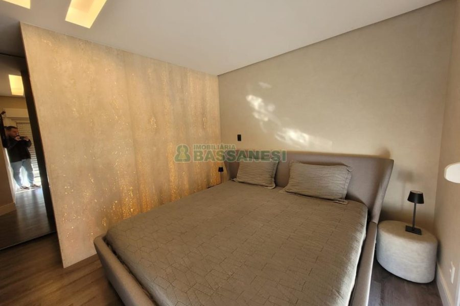 Casa com 225m², 3 dormitórios, 2 vagas, no bairro Vila Hipica em Caxias do Sul para Comprar