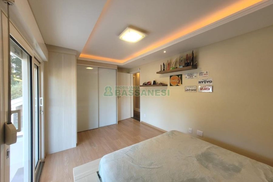 Casa com 225m², 3 dormitórios, 2 vagas, no bairro Vila Hipica em Caxias do Sul para Comprar