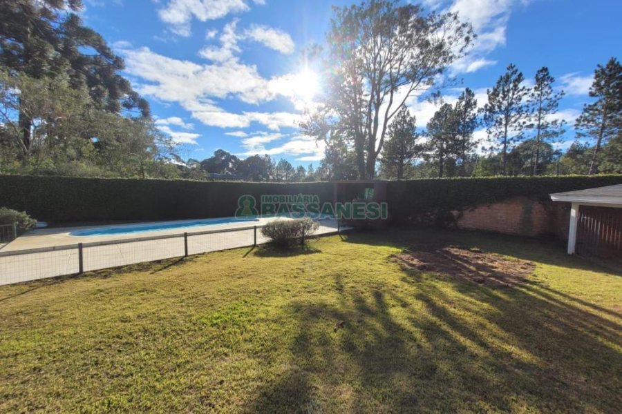 Casa com 225m², 3 dormitórios, 2 vagas, no bairro Vila Hipica em Caxias do Sul para Comprar