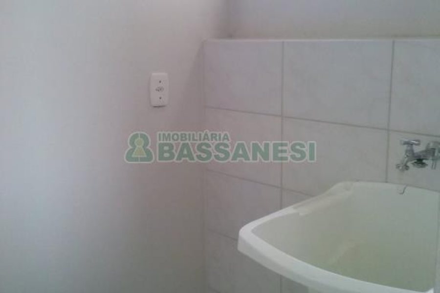 Apartamento com 43m², 2 dormitórios, 1 vaga, no bairro Rosario em Caxias do Sul para Comprar