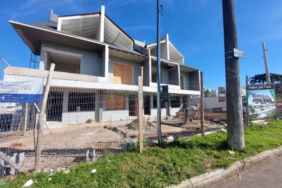 Sobrado com 128m², 3 dormitórios, 1 vaga, no bairro Vila Verde em Caxias do Sul para Comprar