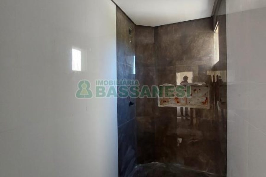Sobrado com 128m², 3 dormitórios, 1 vaga, no bairro Vila Verde em Caxias do Sul para Comprar
