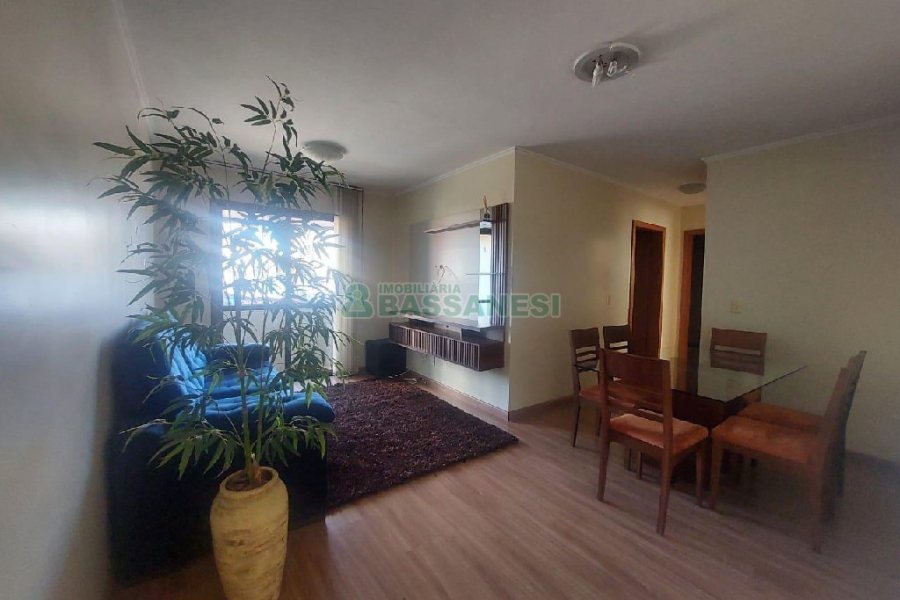 Apto Mobiliado com 80m², 2 dormitórios, 1 vaga, no bairro Lourdes em Caxias do Sul para Comprar