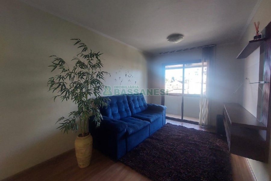 Apto Mobiliado com 80m², 2 dormitórios, 1 vaga, no bairro Lourdes em Caxias do Sul para Comprar