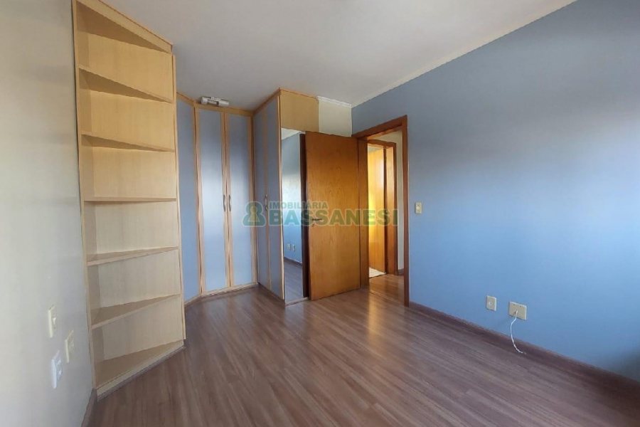 Apto Mobiliado com 80m², 2 dormitórios, 1 vaga, no bairro Lourdes em Caxias do Sul para Comprar