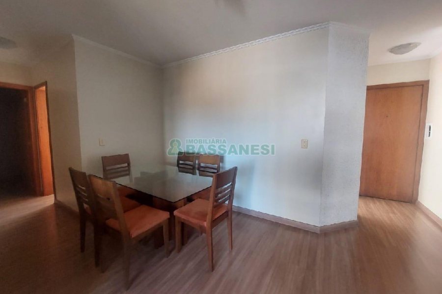 Apto Mobiliado com 80m², 2 dormitórios, 1 vaga, no bairro Lourdes em Caxias do Sul para Comprar