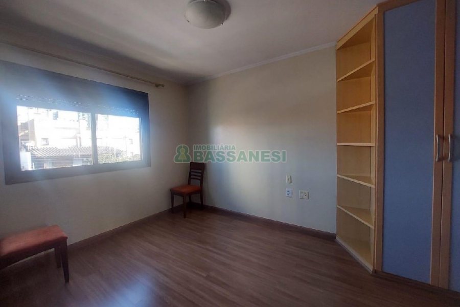 Apto Mobiliado com 80m², 2 dormitórios, 1 vaga, no bairro Lourdes em Caxias do Sul para Comprar