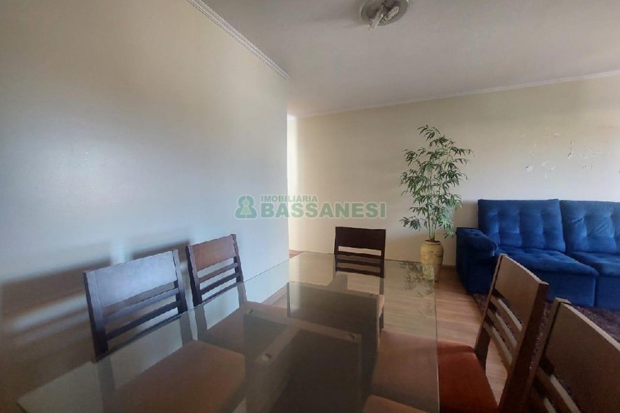 Apto Mobiliado com 80m², 2 dormitórios, 1 vaga, no bairro Lourdes em Caxias do Sul para Comprar
