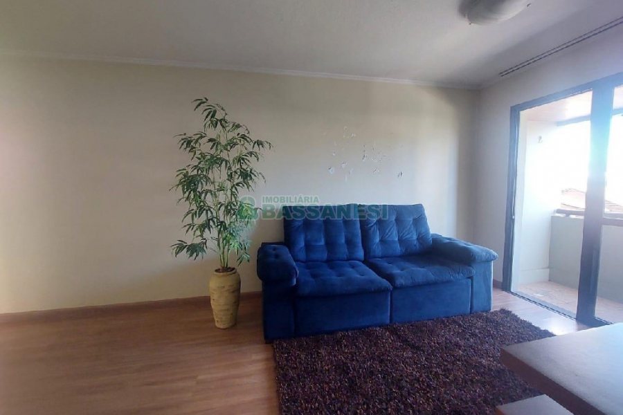 Apto Mobiliado com 80m², 2 dormitórios, 1 vaga, no bairro Lourdes em Caxias do Sul para Comprar