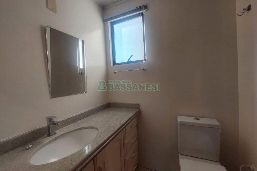 Apto Mobiliado com 80m², 2 dormitórios, 1 vaga, no bairro Lourdes em Caxias do Sul para Comprar