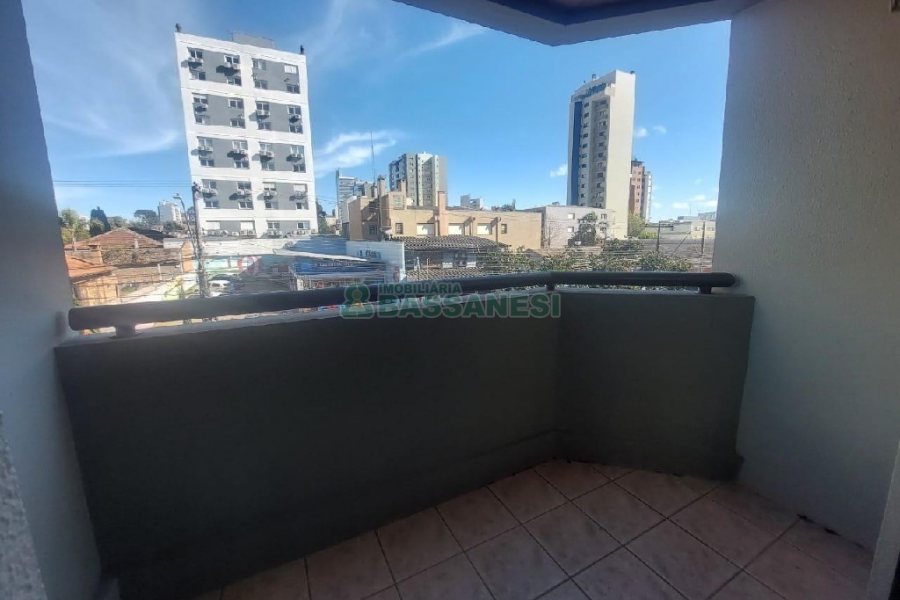 Apto Mobiliado com 80m², 2 dormitórios, 1 vaga, no bairro Lourdes em Caxias do Sul para Comprar