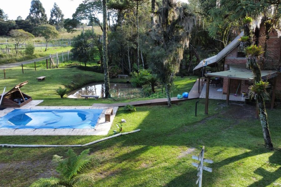 Chácara com 300m², 3 dormitórios, no bairro Apanhador em Caxias do Sul para Comprar