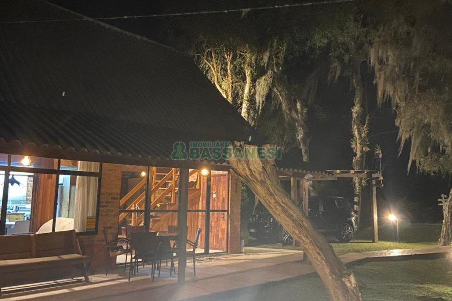 Chácara com 300m², 3 dormitórios, no bairro Apanhador em Caxias do Sul para Comprar