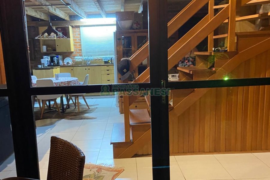 Chácara com 300m², 3 dormitórios, no bairro Apanhador em Caxias do Sul para Comprar