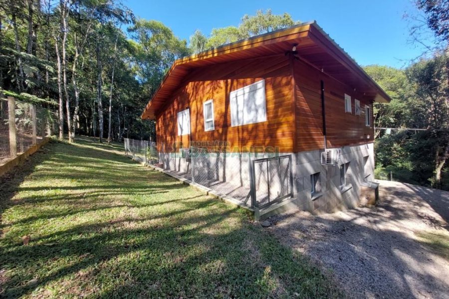 Chácara com 230m², 3 dormitórios, 3 vagas, no bairro São Virgílio em Caxias do Sul para Comprar