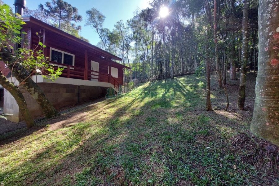 Chácara com 230m², 3 dormitórios, 3 vagas, no bairro São Virgílio em Caxias do Sul para Comprar