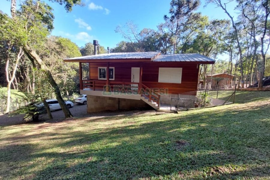 Chácara com 230m², 3 dormitórios, 3 vagas, no bairro São Virgílio em Caxias do Sul para Comprar