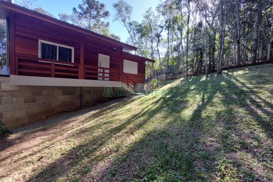 Chácara com 230m², 3 dormitórios, 3 vagas, no bairro São Virgílio em Caxias do Sul para Comprar