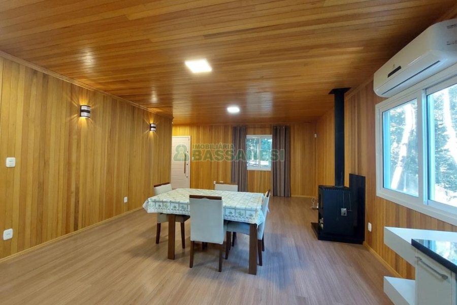 Chácara com 230m², 3 dormitórios, 3 vagas, no bairro São Virgílio em Caxias do Sul para Comprar