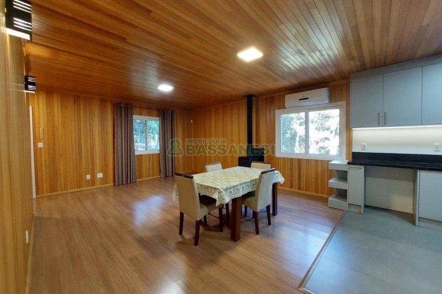 Chácara com 230m², 3 dormitórios, 3 vagas, no bairro São Virgílio em Caxias do Sul para Comprar