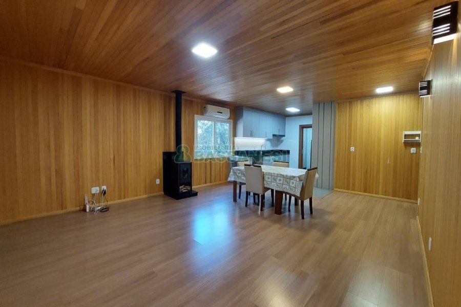 Chácara com 230m², 3 dormitórios, 3 vagas, no bairro São Virgílio em Caxias do Sul para Comprar