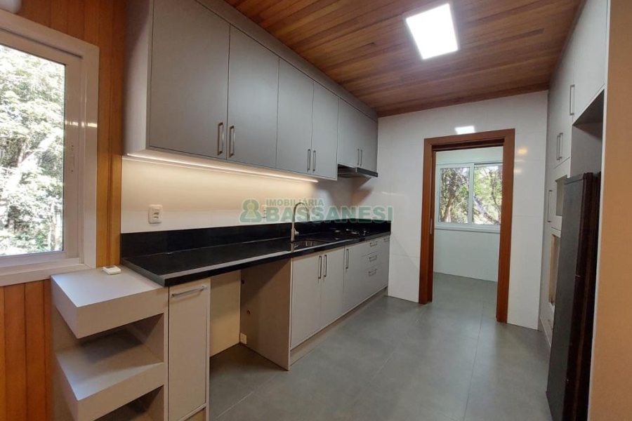 Chácara com 230m², 3 dormitórios, 3 vagas, no bairro São Virgílio em Caxias do Sul para Comprar