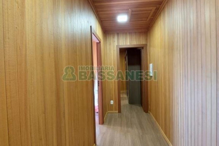 Chácara com 230m², 3 dormitórios, 3 vagas, no bairro São Virgílio em Caxias do Sul para Comprar