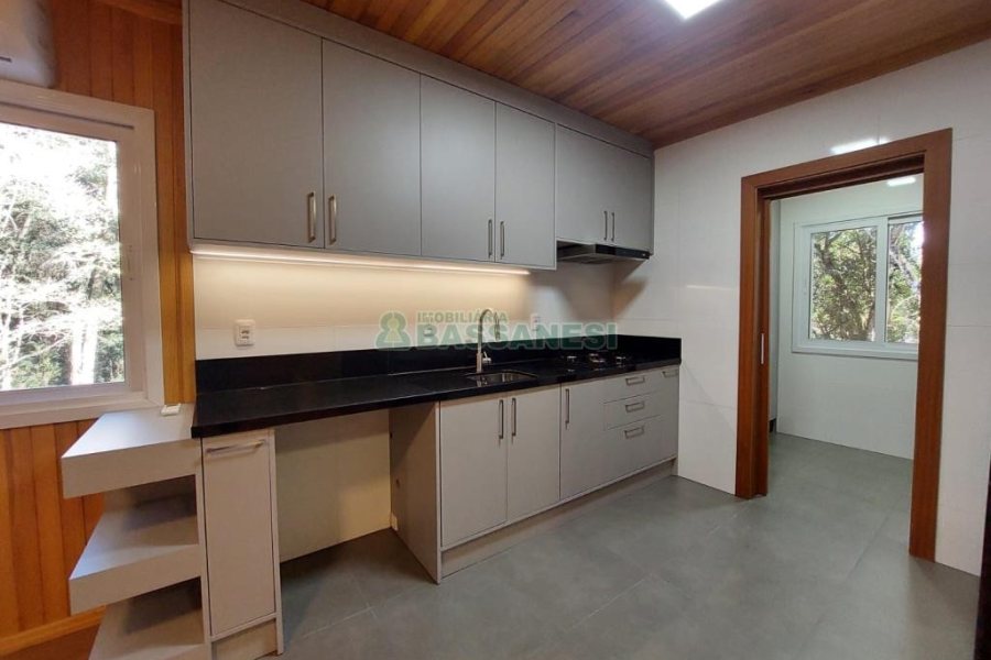 Chácara com 230m², 3 dormitórios, 3 vagas, no bairro São Virgílio em Caxias do Sul para Comprar