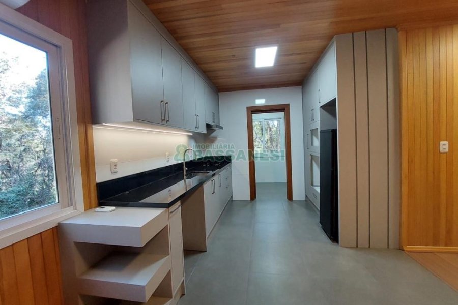 Chácara com 230m², 3 dormitórios, 3 vagas, no bairro São Virgílio em Caxias do Sul para Comprar