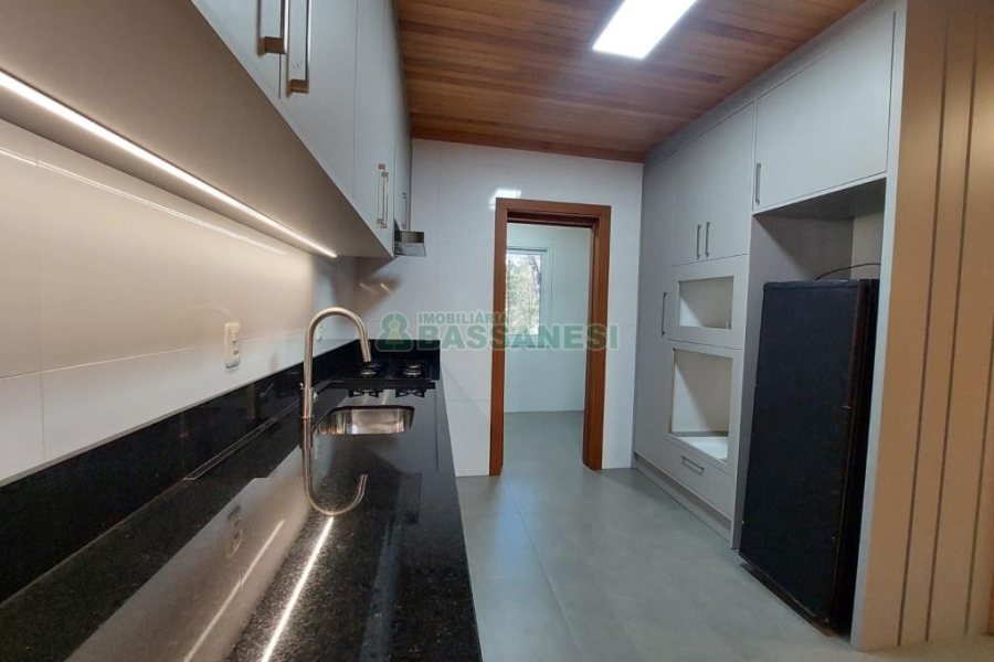 Chácara com 230m², 3 dormitórios, 3 vagas, no bairro São Virgílio em Caxias do Sul para Comprar