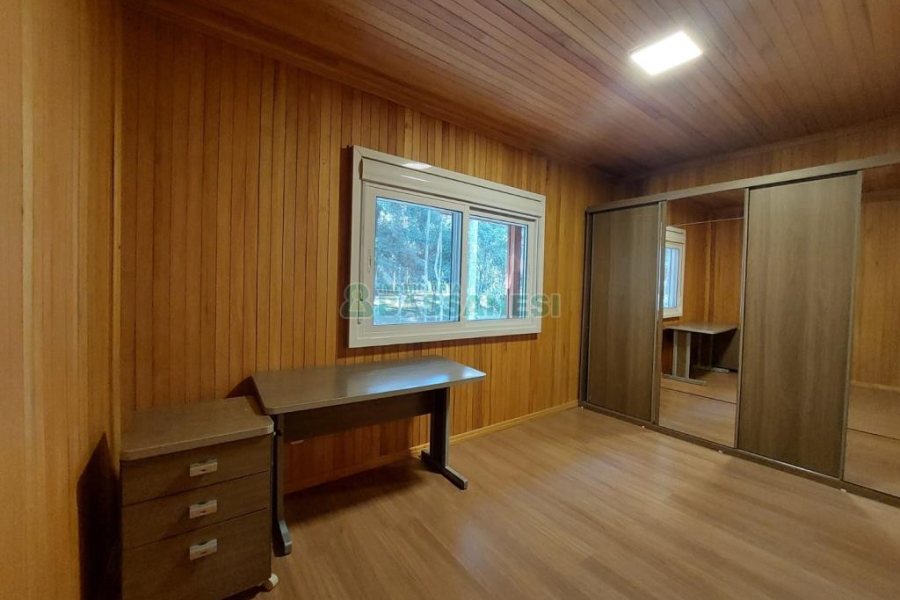 Chácara com 230m², 3 dormitórios, 3 vagas, no bairro São Virgílio em Caxias do Sul para Comprar