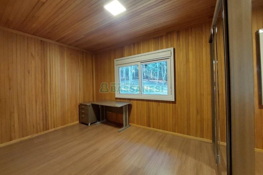 Chácara com 230m², 3 dormitórios, 3 vagas, no bairro São Virgílio em Caxias do Sul para Comprar