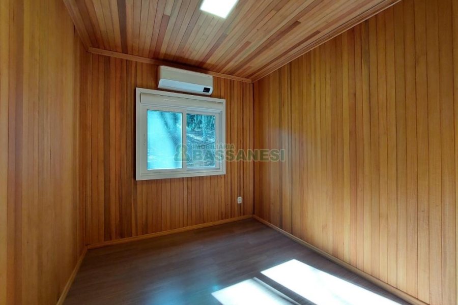 Chácara com 230m², 3 dormitórios, 3 vagas, no bairro São Virgílio em Caxias do Sul para Comprar