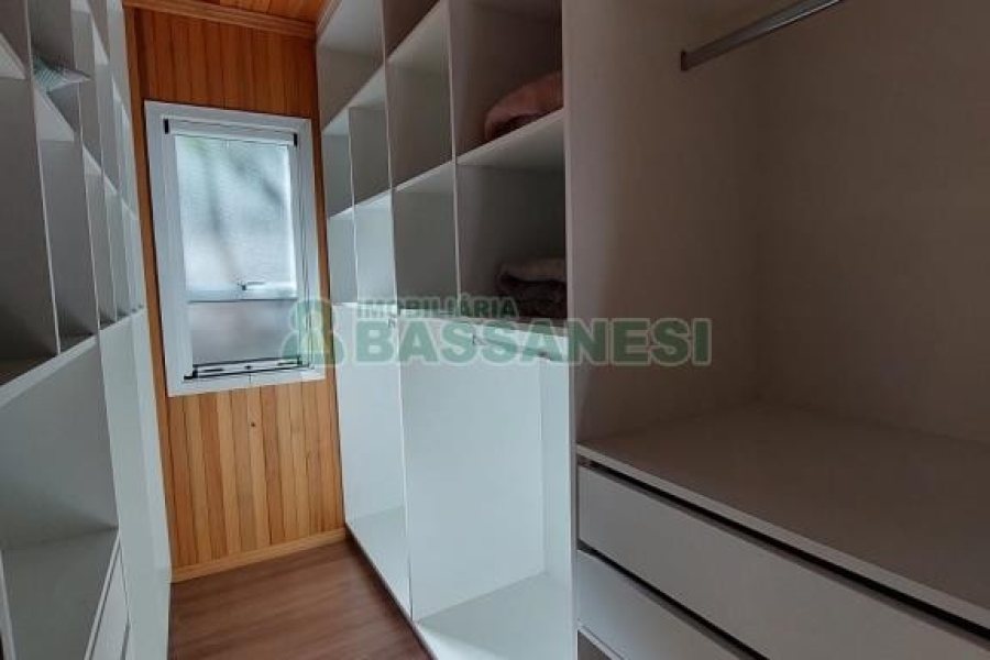 Chácara com 230m², 3 dormitórios, 3 vagas, no bairro São Virgílio em Caxias do Sul para Comprar