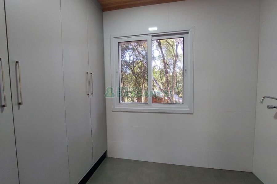 Chácara com 230m², 3 dormitórios, 3 vagas, no bairro São Virgílio em Caxias do Sul para Comprar