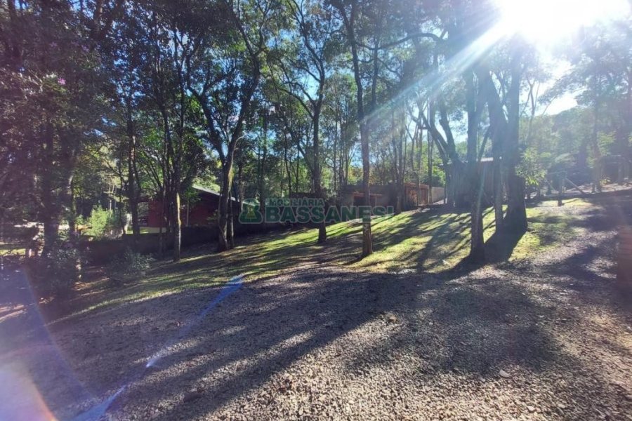 Chácara com 230m², 3 dormitórios, 3 vagas, no bairro São Virgílio em Caxias do Sul para Comprar