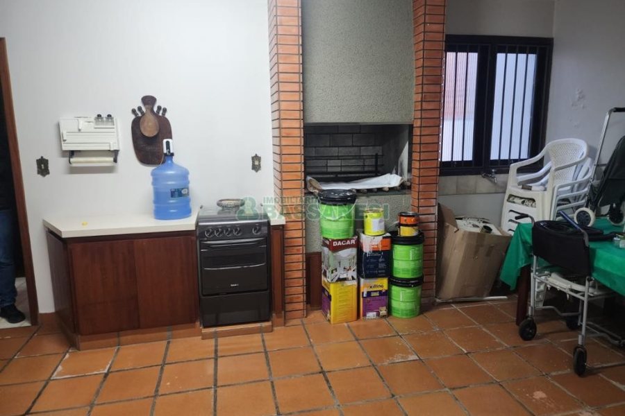 Casa com 270m², 3 dormitórios, 4 vagas, no bairro Cinqüentenário em Caxias do Sul para Comprar