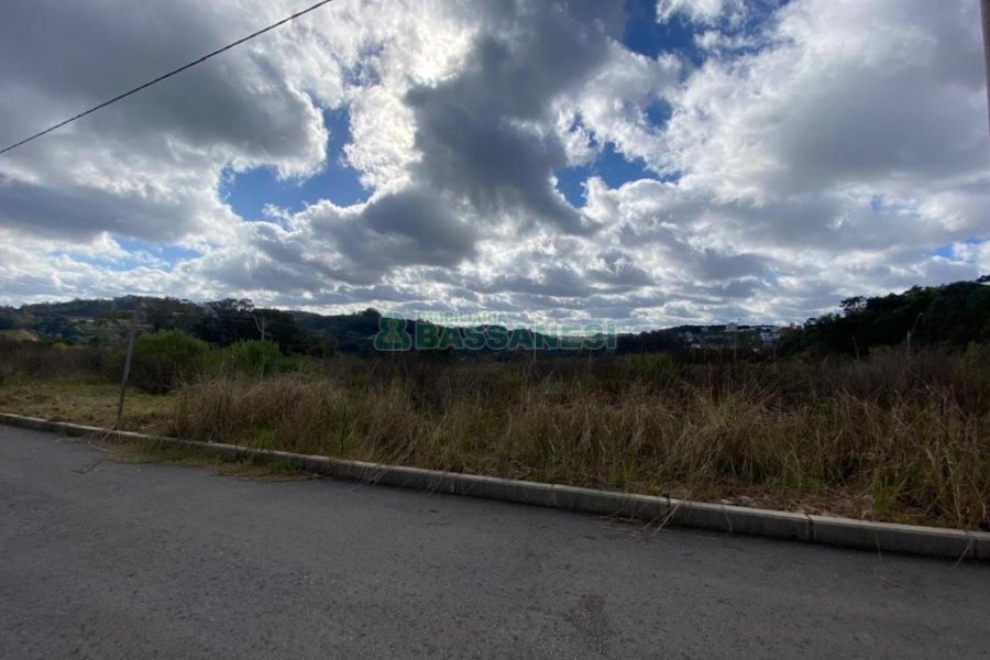 Terreno com 319m², no bairro Nossa Senhora das Graças em Caxias do Sul para Comprar