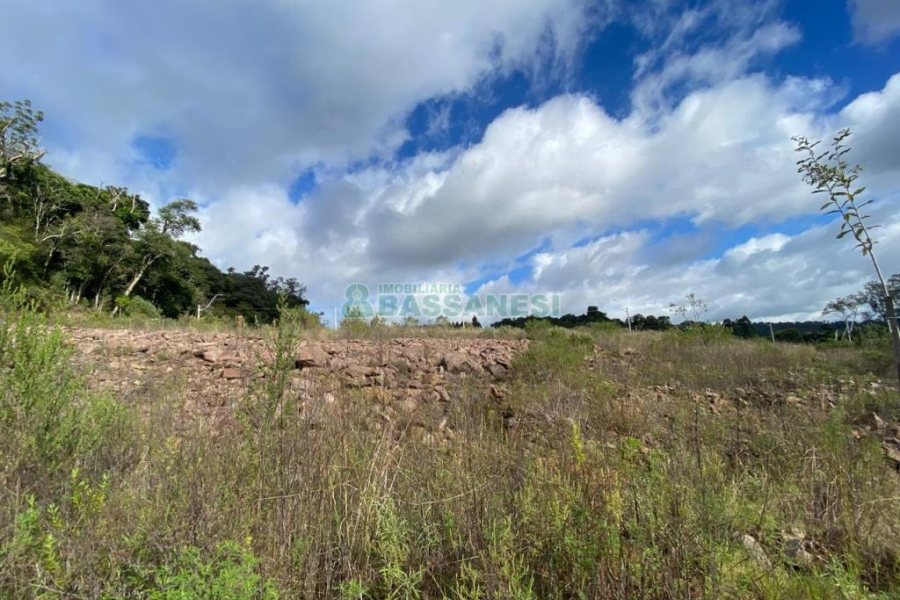 Terreno com 319m², no bairro Nossa Senhora das Graças em Caxias do Sul para Comprar